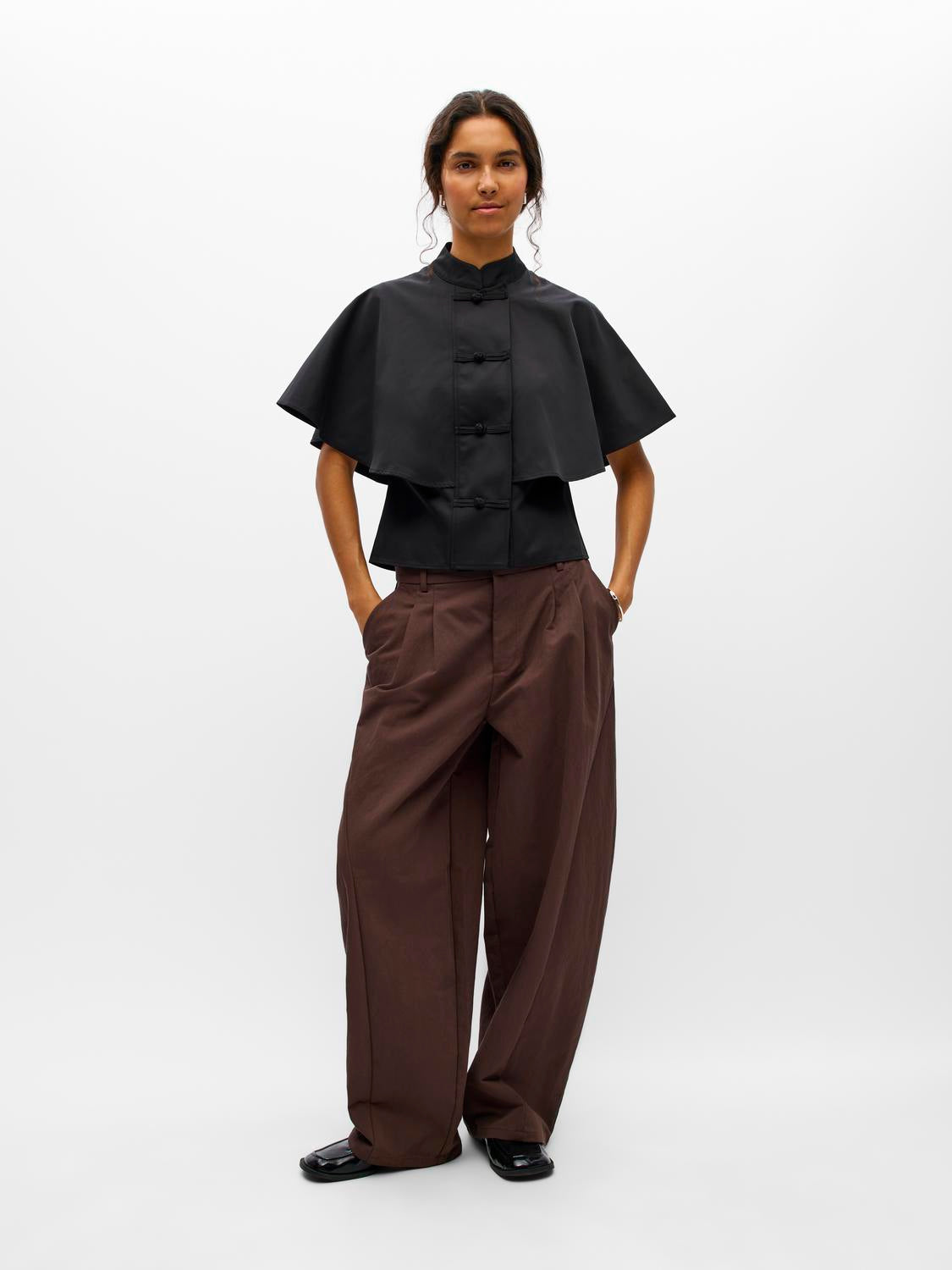 model_shot-front_full